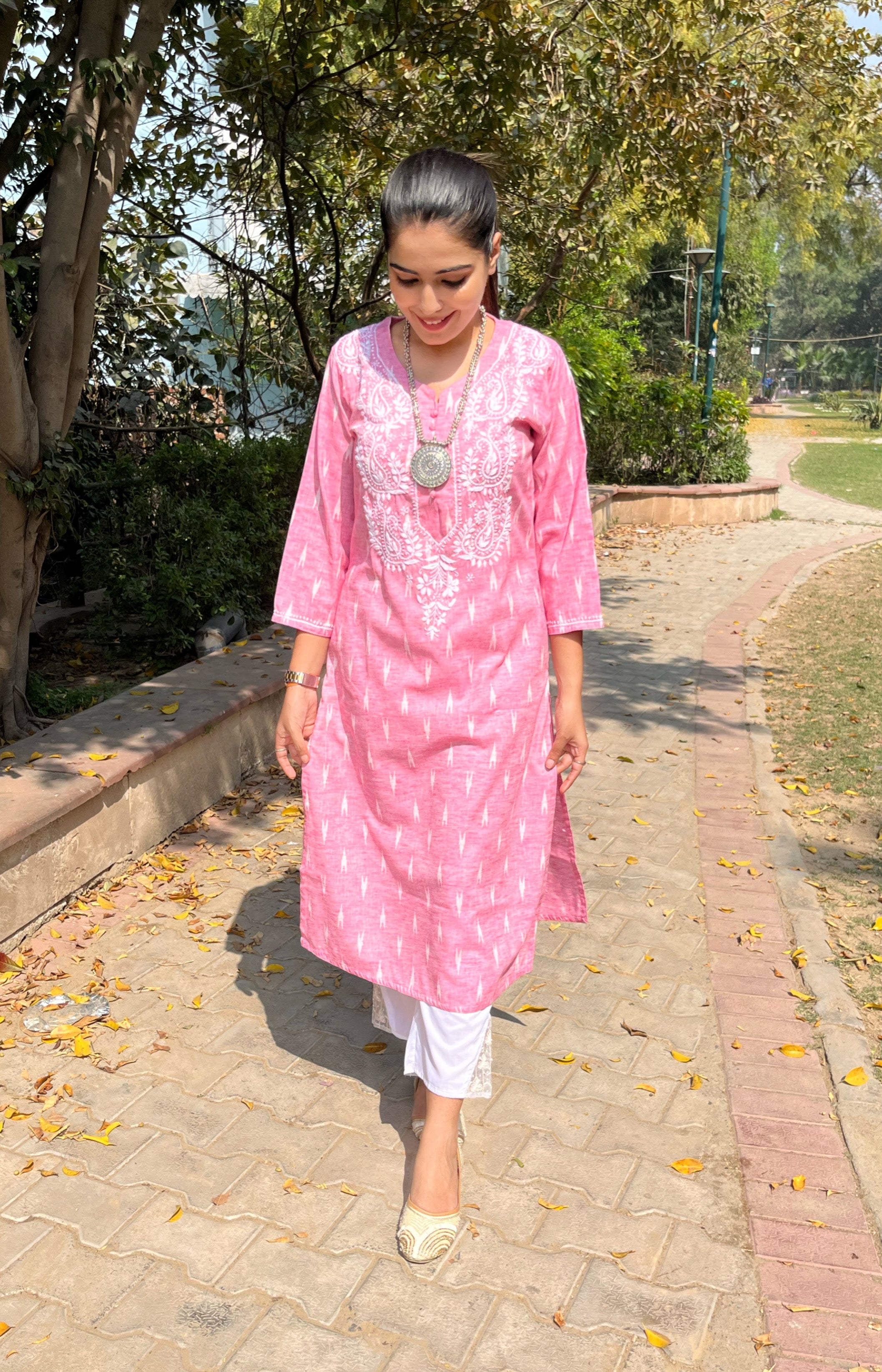 Women's Lakhnavi Handcrafted Pink Cotton Chikankari Kurti - NC068807 –  Nazranachikan